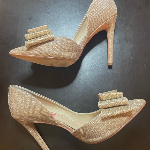 Betsey Johnson Gold Glitter Heels with Bow Women’s 8 - Picture 3 of 10